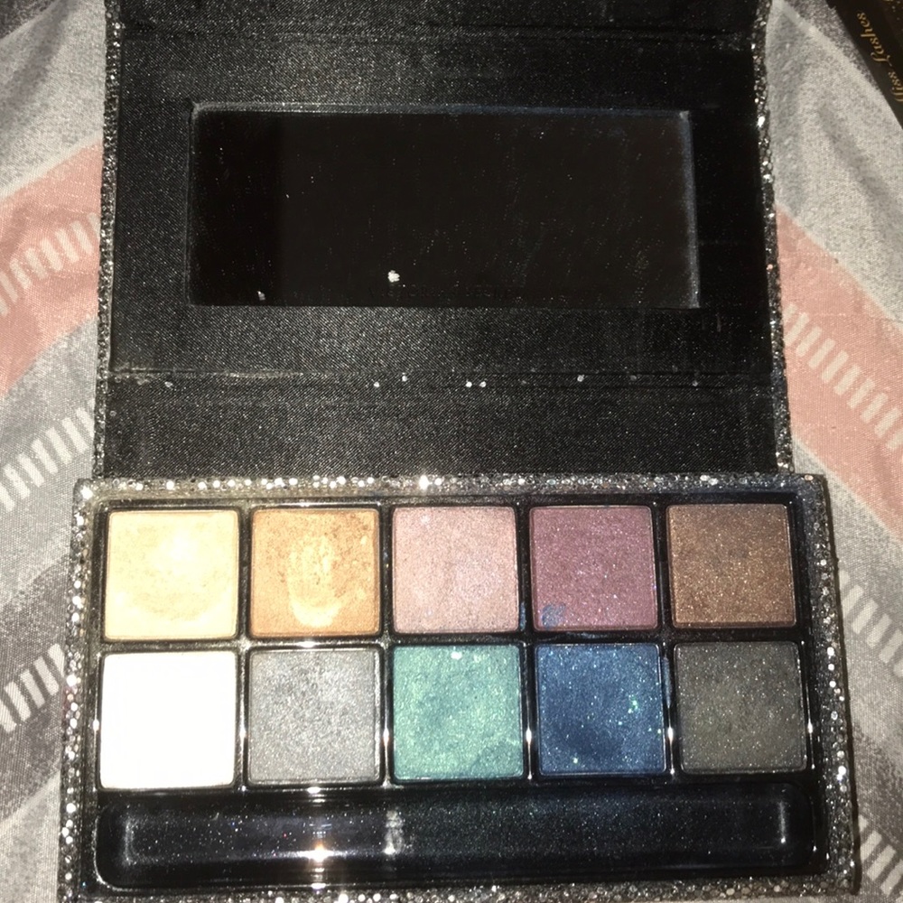 V S palette